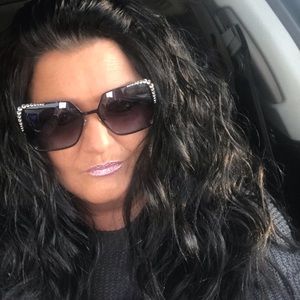 Meet your Posher, Debbie